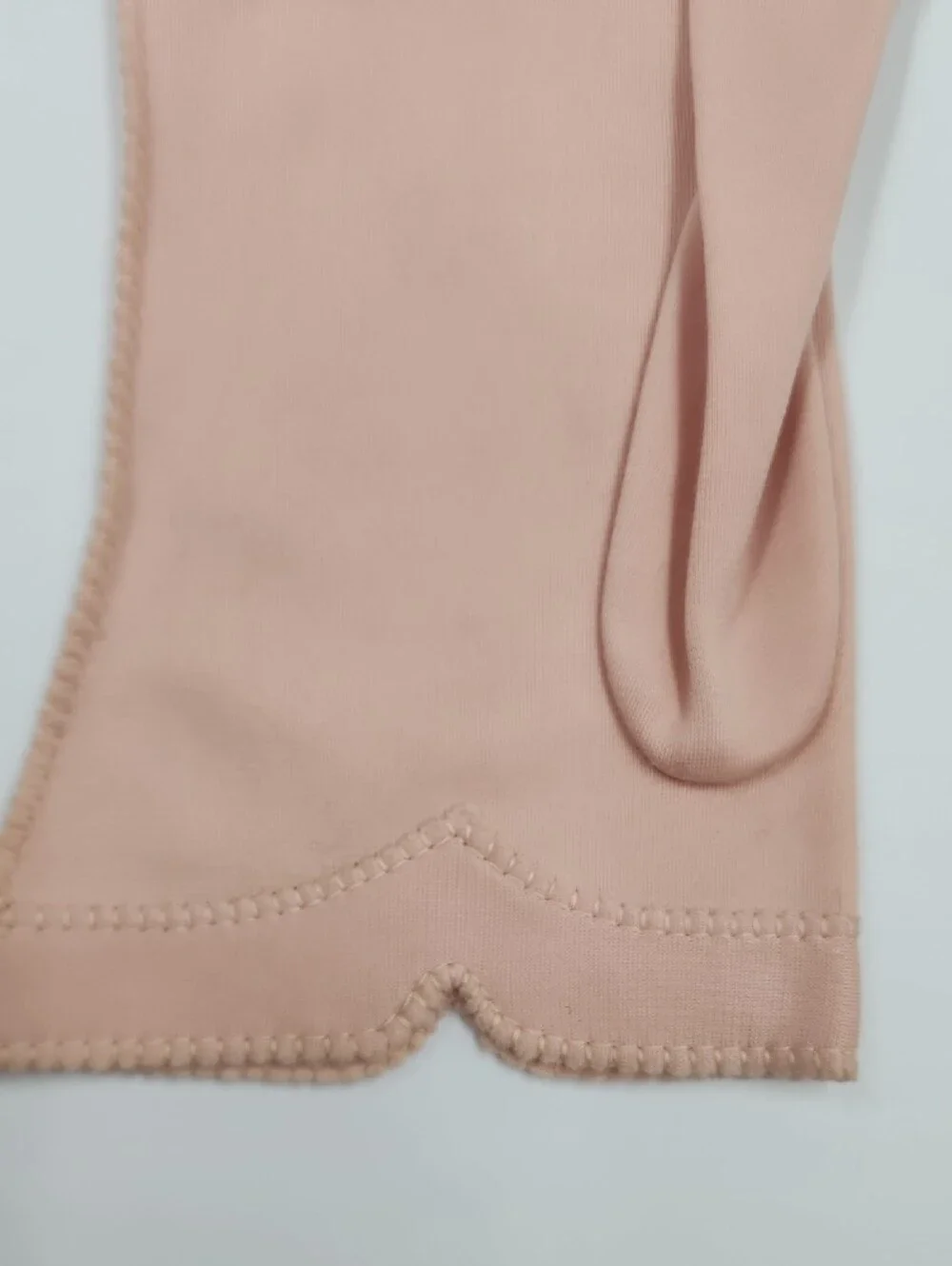 Vintage Women's Classic Scalloped Edge Gloves - Blush Pink
